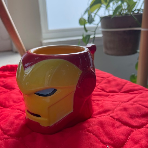 Disney Store IRON MAN 2011 Marvel - Picture 4 of 9